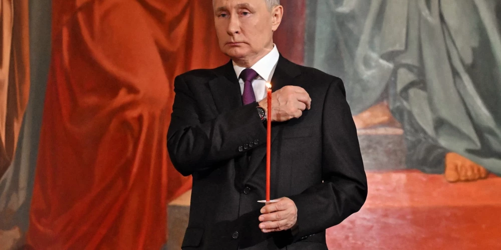 Владимир Путин на пасхальной службе в храме Христа Спасителя