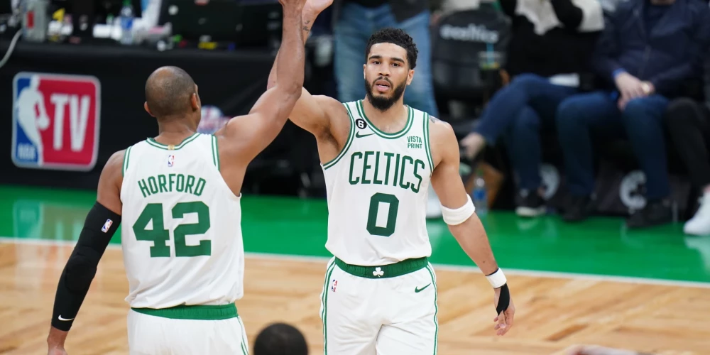 "Celtics" izcīna otro panākumu; "Suns" un "Cavaliers" panāk izlīdzinājumus