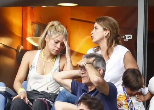 Šakira ar bijušā partnera Žerāra Pikē māti Monseratu Bernabo.