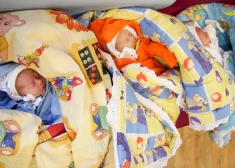 Rīgas dome piešķirs 4500 eiro martā dzimušo trīnīšu vecākiem