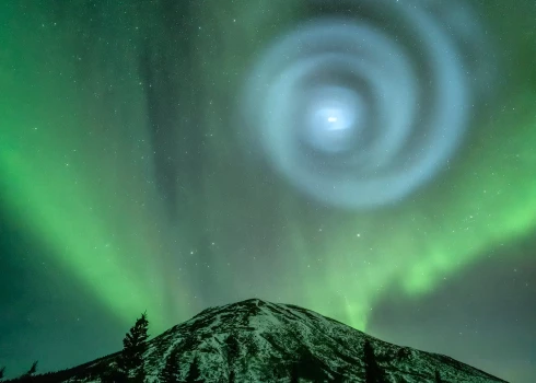 В небе над Аляской сфотографировали "таинственный портал"