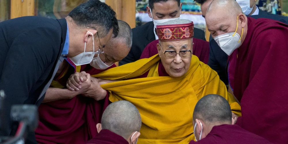 Ažiotāža ap Dalailamu atsāk strīdus par Tibetas vergiem