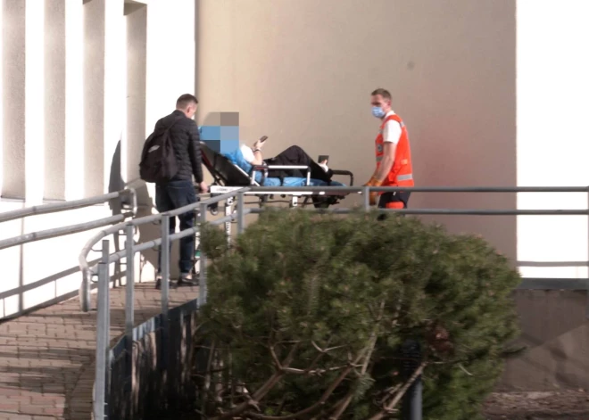 Возле Марупской гимназии на пешеходном переходе водитель сбил школьницу на велосипеде