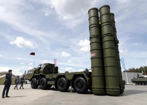 Krievijas raķešu kompless S-400. 