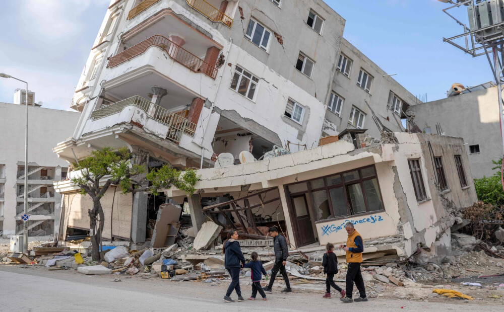Turcijā apstiprināto zemestrīces upuru skaits sasniedzis gandrīz 50 800