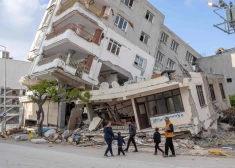 Turcijā apstiprināto zemestrīces upuru skaits sasniedzis gandrīz 50 800