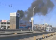 No tirdzniecības centra "Domina" redzami melni dūmi; visi cilvēki evakuēti