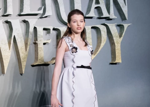 15-летняя дочь Милы Йовович появилась на премьере фильма, в котором играет главную роль