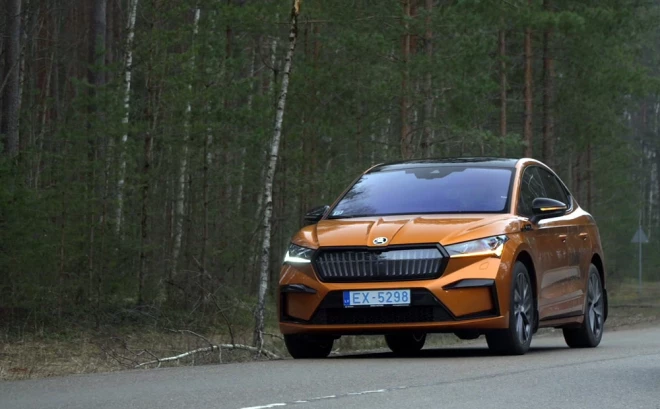Ar pilnu bateriju iV 60 var veikt līdz 300 km ceļa.
