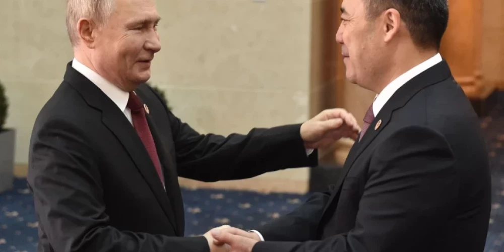 Президент России Владимир Путин и президент Кыргызстана Садыр Жапаров. (Фото: AFP/Scanpix)