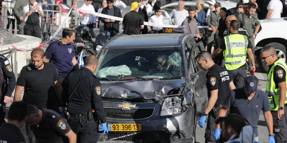 Jeruzalemē auto ietriecas gājējos, ievainoti astoņi cilvēki