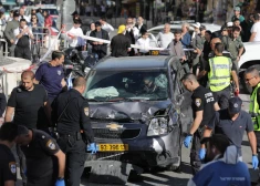 Jeruzalemē auto ietriecas gājējos, ievainoti astoņi cilvēki