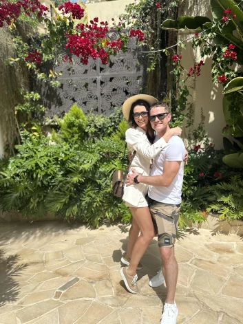 Ramona un Artūrs plāno doties vēl pāris vasarīgos ceļojumos. “Uz Parīzi aprīļa beigās, maija beigās uz Kipru,” ceļošanas plānus ieskicē Salmiņa.