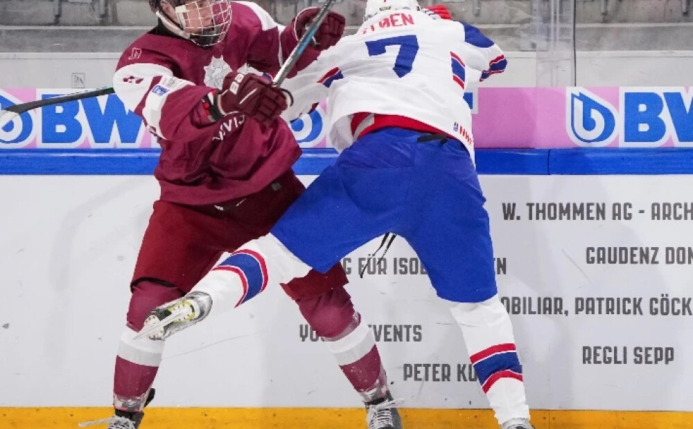 Latvijas U-18 hokejisti pasaules čempionāta pārspēj Norvēģiju un iekļūst ceturtdaļfinālā