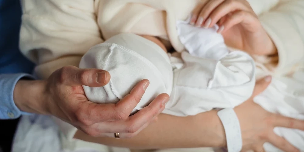 В Лиепае двое недоношенных детей умерли при преждевременных родах