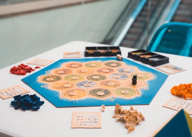 Nedēļas nogalē, 22.–23.aprīlī, notika Latvijas čempionāts populārajai galda spēlei "Catan”. Pasākums pulcēja lielāko dalībnieku skaitu, kāds pieredzēts Latvijas galda spēļu turnīru vēsturē.