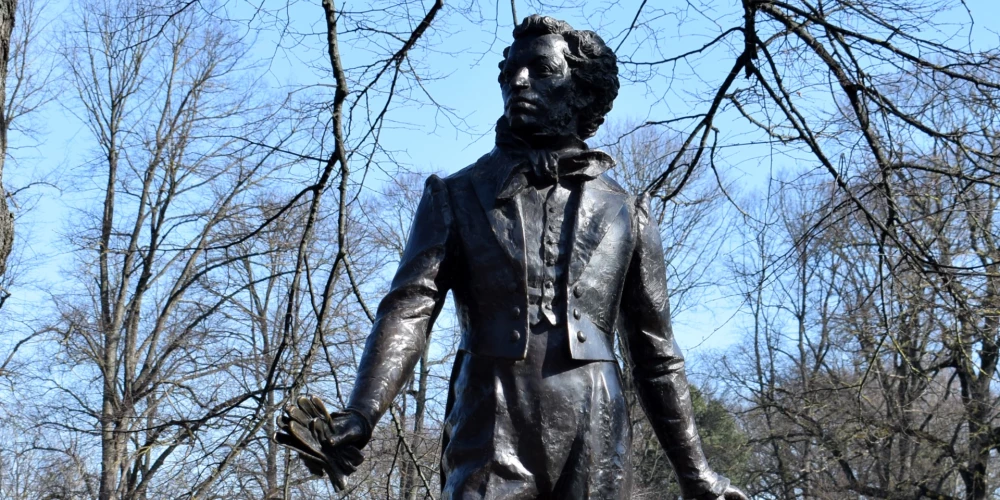 В Рижской думе просят снести памятник Пушкину уже до 4 мая