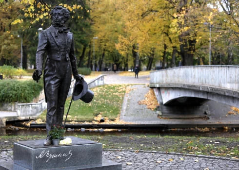 Rīgas domes koalīcija atbalsta Puškina skulptūras pārvietošanu