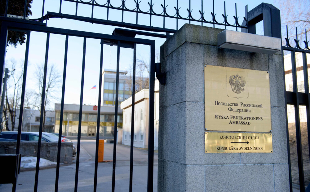 Zviedrija aizdomās par spiegošanu izraida 15 Krievijas vēstniecības darbiniekus
