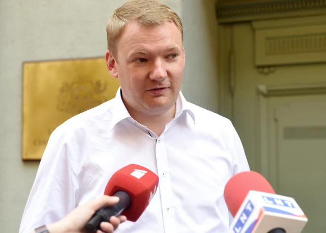 "С медиками нельзя допускать забастовки": Смилтенс призывает коалицию не затягивать с решениями