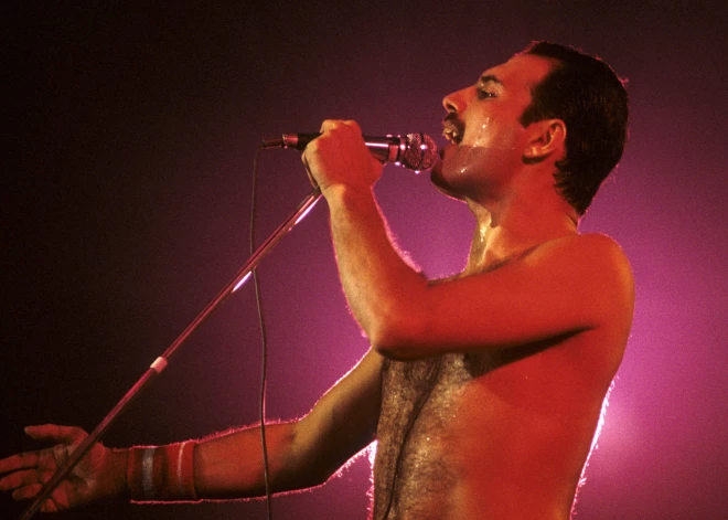 Fredija Merkūrija draudzene izsola viņa svarīgākos dzīves dārgumus