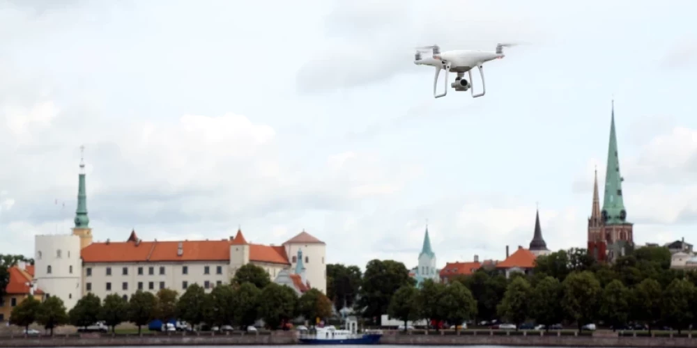 В небе над Ригой пройдет крупнейшее в Латвии шоу дронов