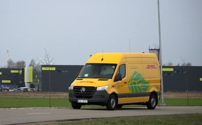 Elektriskus transportlīdzekļus DHL izmanto jau vairāk nekā gadu.