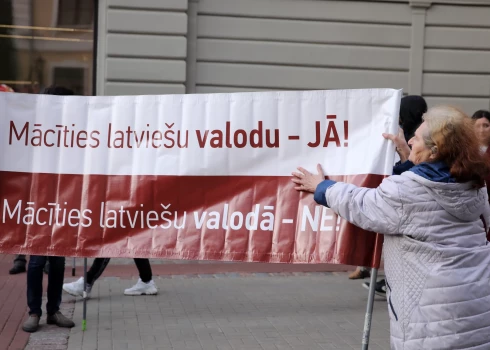 Rīgas domnieki sastrīdas par skolu pāreju uz latviešu mācību valodu