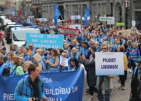 LIZDA padome pulcēsies uz vēl vienu ārkārtas sēdi, lai lemtu par turpmāko rīcību. Sēde varētu notikt tuvāko dienu laikā, un Vanaga neizslēdz iespēju, ka streiks varētu tikt atsākts.