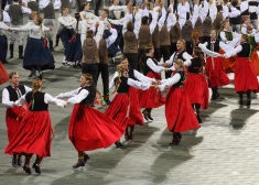 XXVI Vispārējo latviešu Dziesmu un XVI Deju svētku deju lieluzvedums "Māras zeme" Daugavas stadionā.