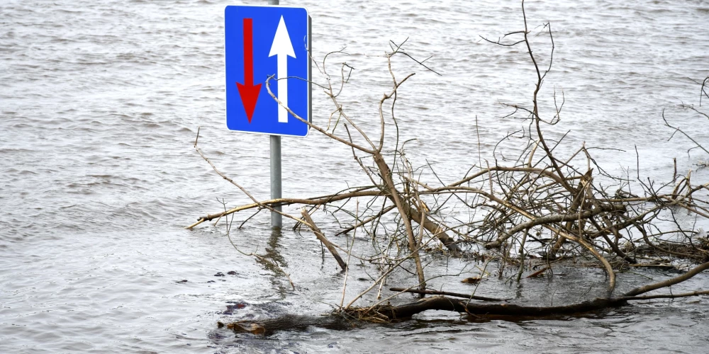 Уровень воды в Даугаве продолжает снижаться.