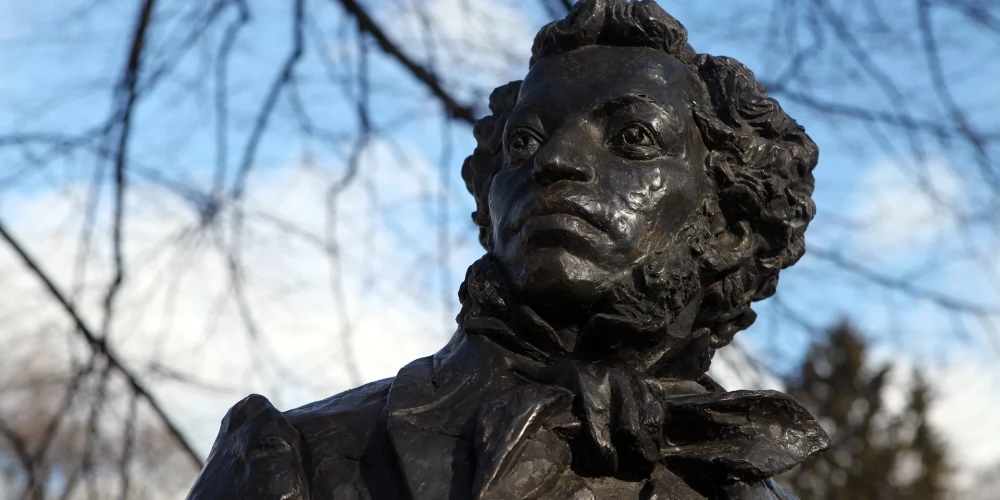 Не враг латышского народа: как памятник Пушкину оказался в Риге