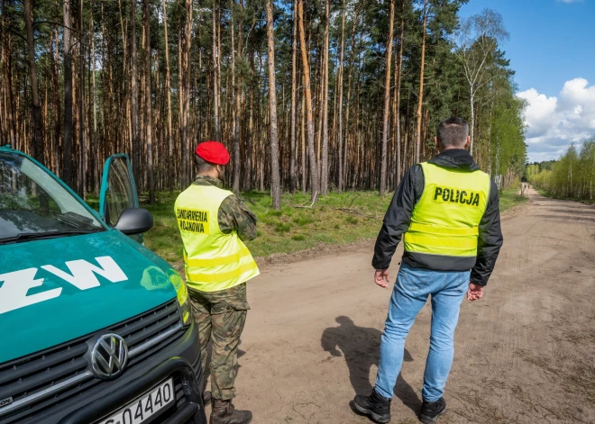 Polijas vidienē uzieta nogāzusies raķete ar uzrakstiem kirilicā