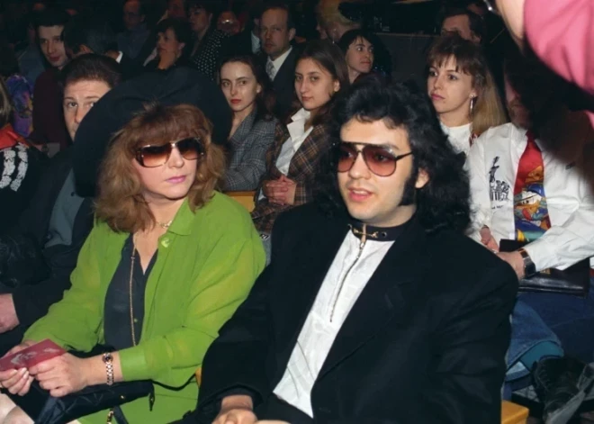 "Этого не может быть! Это некрасиво!": Киркоров шокирован исчезновением портрета Пугачевой из концертного зала в Питере