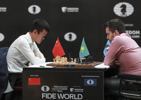 Ņepomņaščijs un Ližeņs spēlē neizšķirti pasaules šaha čempionāta pirmspēdējā partijā