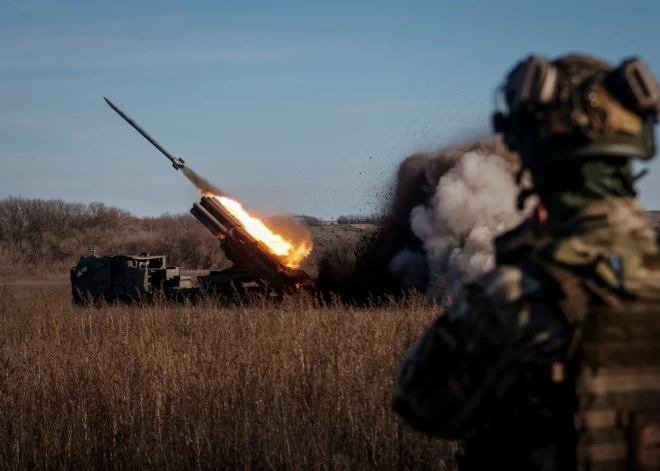 Ierocis bez munīcijas! NATO Ukrainai piegādājis 98% no lūgtās bruņutehnikas, tomēr frontē iespēja izšaut vien pāris reižu