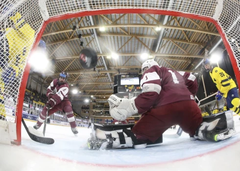 Latvijas hokejisti cieš zaudējumu pasaules U-18 čempionāta ceturtdaļfinālā