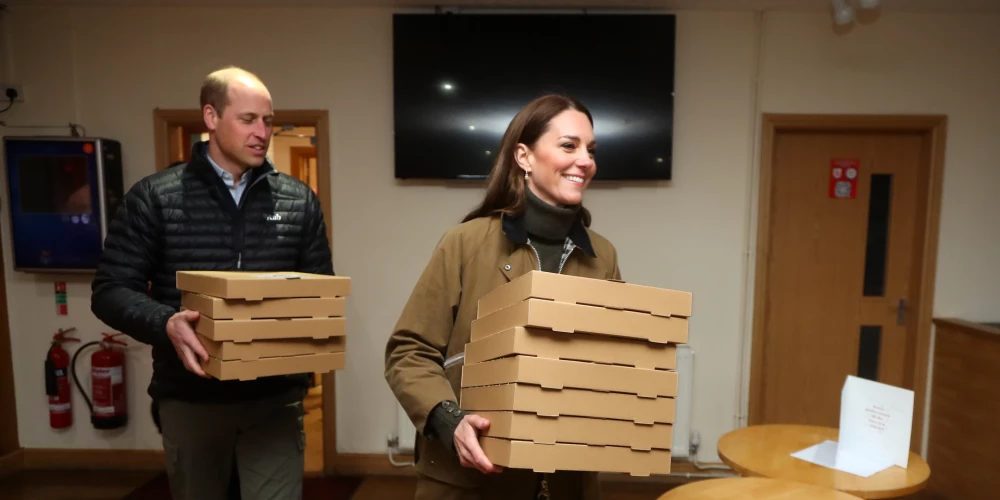 ФОТО: принцесса Кэтрин и принц Уильям купили пиццу в уличном трейлере