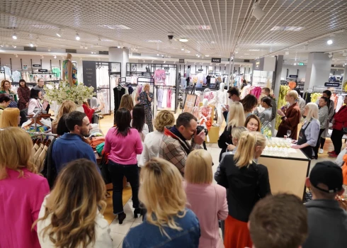 ФОТО: с участием гурманов моды открыт pop-up магазин латвийских дизайнеров в универмаге Stockmann