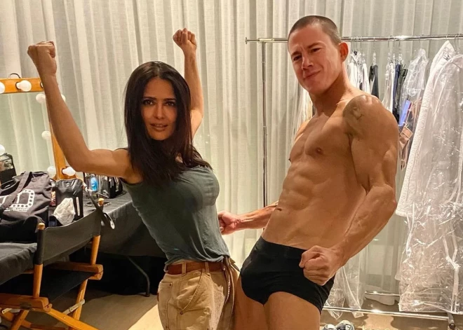 Kāpēc Selma Haijeka publiskojusi puskaila Čeninga Tatuma fotogrāfiju?