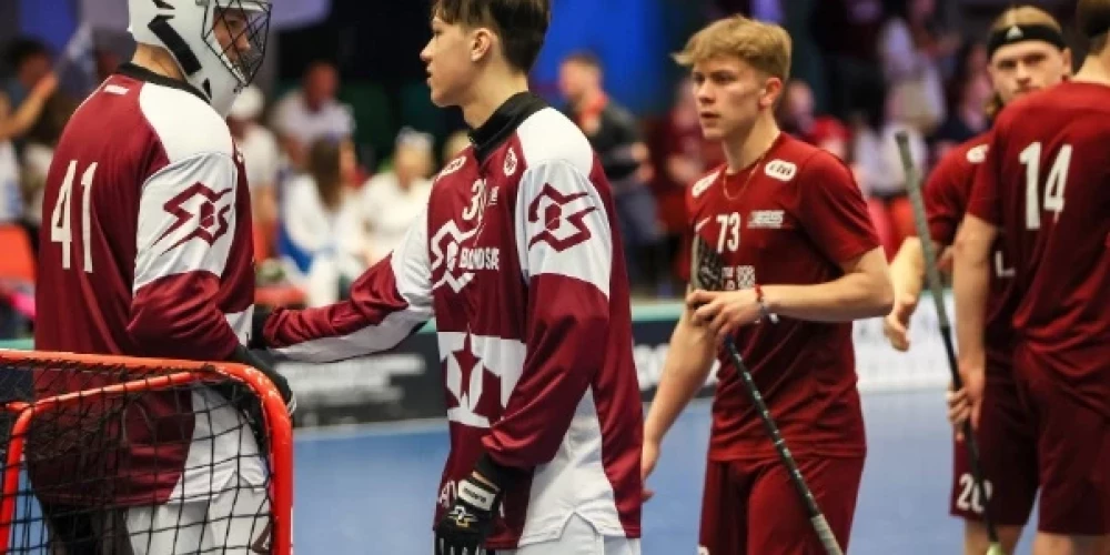 Latvijas U-19 florbolisti pasaules čempionātā piekāpjas Čehijai un spēlēs par piekto vietu