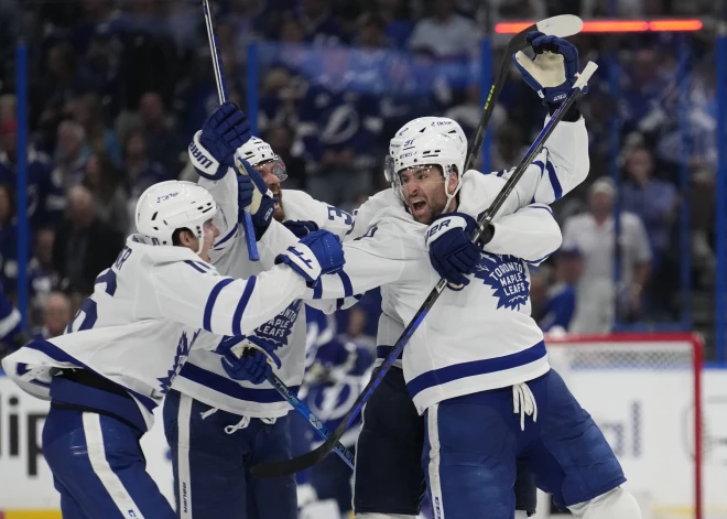 Pēc 19 gadiem Toronto "Maple Leafs" beidzot pārvar Stenlija kausa izcīņas pirmo kārtu, viņiem pievienojas "Oilers"