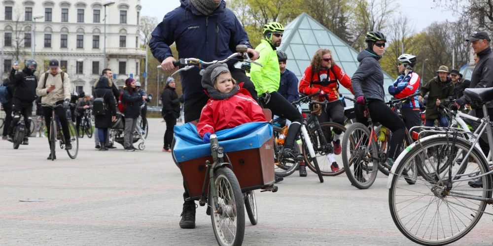 Rīgā notiks "Kritiskās masas" velosipēdistu brauciens