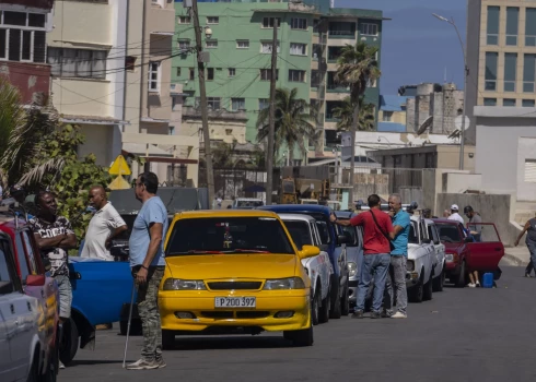 Degvielas deficīta dēļ Kubā izpaliek 1. maija demonstrācija