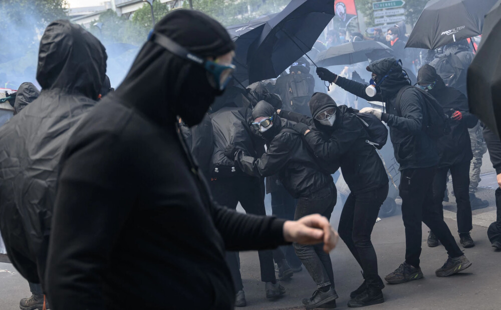 Francijā 1. maija protestos aizturēti teju 300 cilvēki un ievainoti vismaz 108 policisti