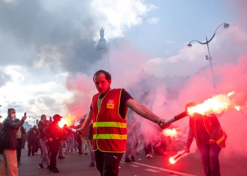 Во Франции 1 мая закончилось массовыми беспорядками