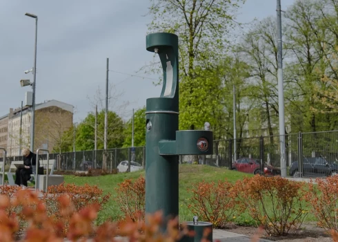 ФОТО: на улицах Риги начали работать краны с "качественной, вкусной и полезной" питьевой водой