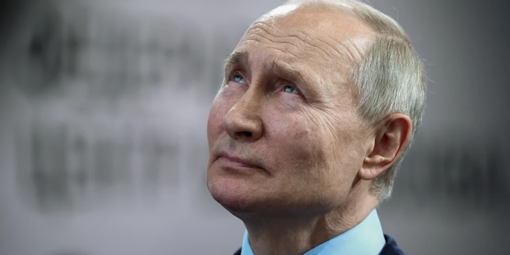 Putins apgalvo, ka atceļ publiskās svinības bailēs par drošību. Patiesība ir krietni pazemojošāka