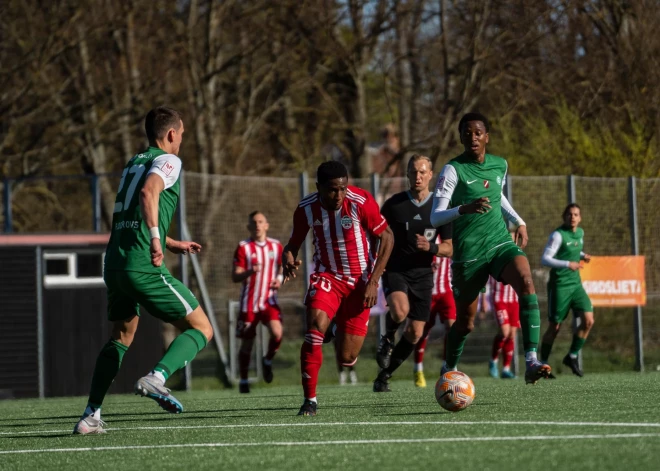 "Liepāja" trešdien "Optibet" Latvijas futbola virslīgas desmitās kārtas mačā savā laukumā spēlēja neizšķirti ar "Metta". "Liepāja" ar "Metta" spēli beidza ar rezultātu 1:1 (0:1).