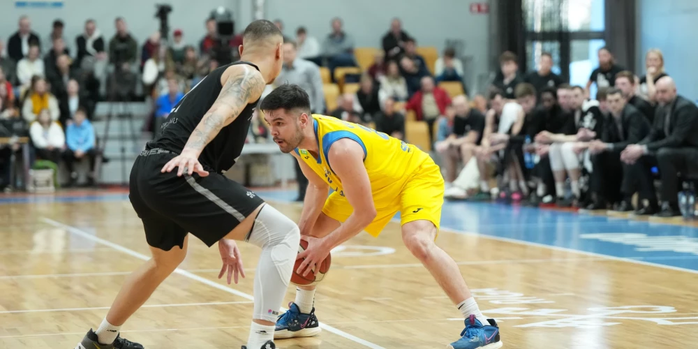 Latvijas Basketbola līga ir basketbola čempionāts, kurā piedalās Latvijas vīriešu basketbola klubi. LBL tika izveidota 1992. gadā. Kopš 2018. gada spēcīgakie Latvijas klubi spēlē Latvijas—Igaunijas Basketbola līgā, sezonas noslēgumā aizvadot tikai izslēgšanas spēles, lai noskaidrotu Latvijas Basketbola līgas čempionu.